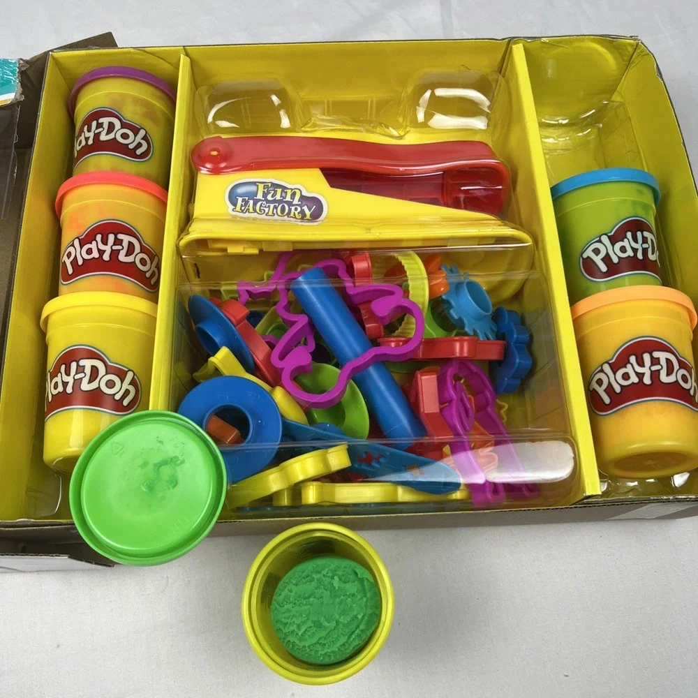 Play-Doh Fun Factory Deluxe Set 30+ Pieces 6 Cans Modeling Compound B6766